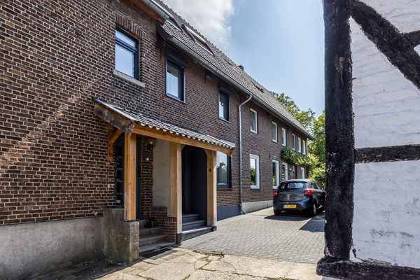 Foto - Te koop: Een woning voor de toekomst met een energielabel van A+++ met een multifunctionele ruimte      (ca 25 m2) en tuin met eiken overkapping en grote eiken carport in het Heuvelland.